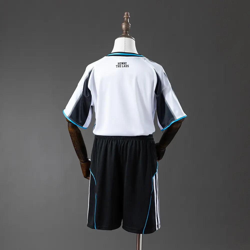 Conjunto infantil Newcastle 2025/26 Home